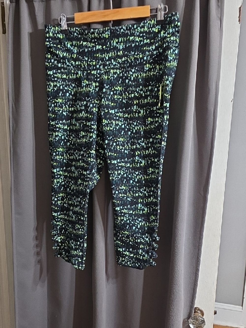 NWT Xersion Women's Fitted Capri Yoga Athletic Pants Waistband Pocket Sz 0X